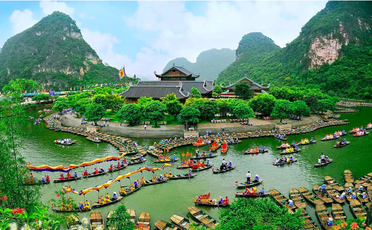 Tràng An - Tam Cốc - Bích Động được định hướng trở thành điểm đến du lịch hấp dẫn của Việt Nam và quốc tế. Ảnh: PNVN