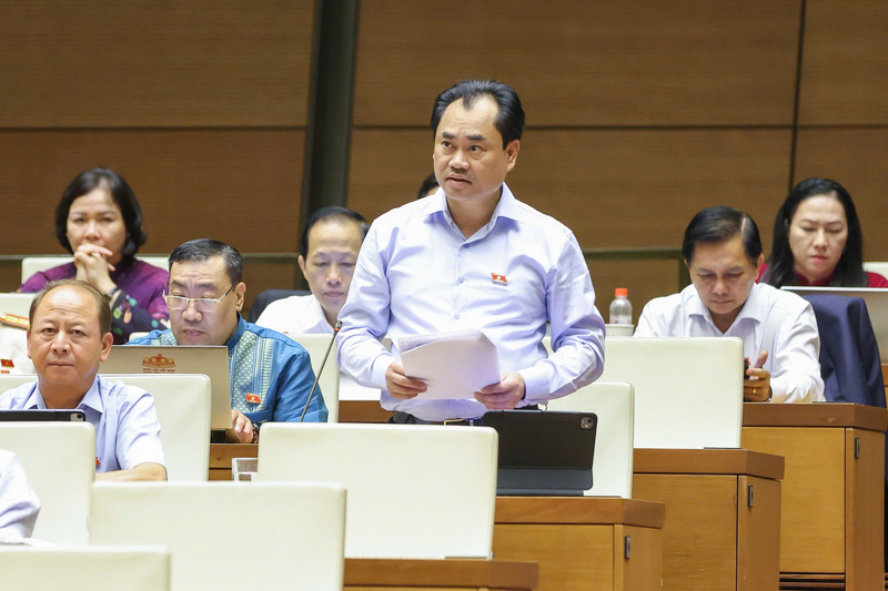 Bộ trưởng Bộ Nông nghiệp và Môi trường Trịnh Việt Hùng