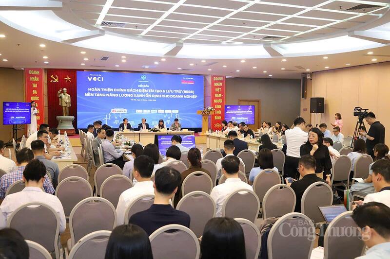Diễn đàn Hoàn thiện chính sách điện tái tạo và lưu trữ (BESS): Nền tảng năng lượng xanh ổn định cho doanh nghiệp. Ảnh: NH
