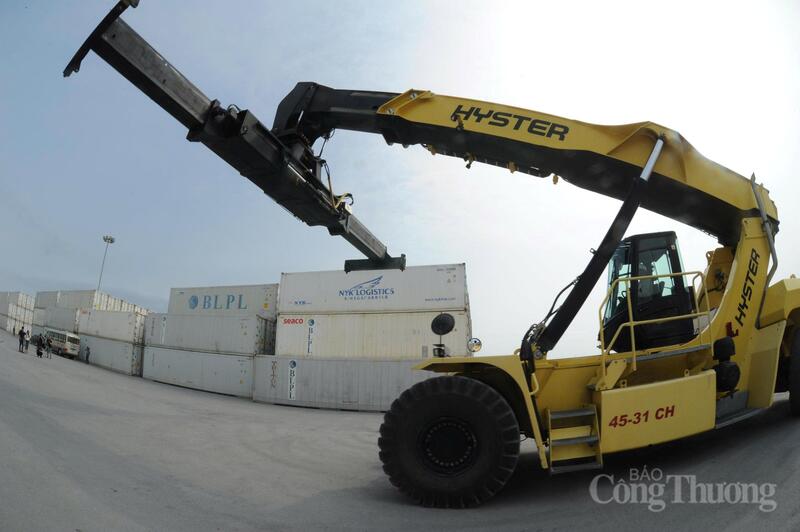 Thúc đẩy phát triển logistics, hướng tới chuỗi cung ứng toàn cầu. Ảnh: Cấn Dũng