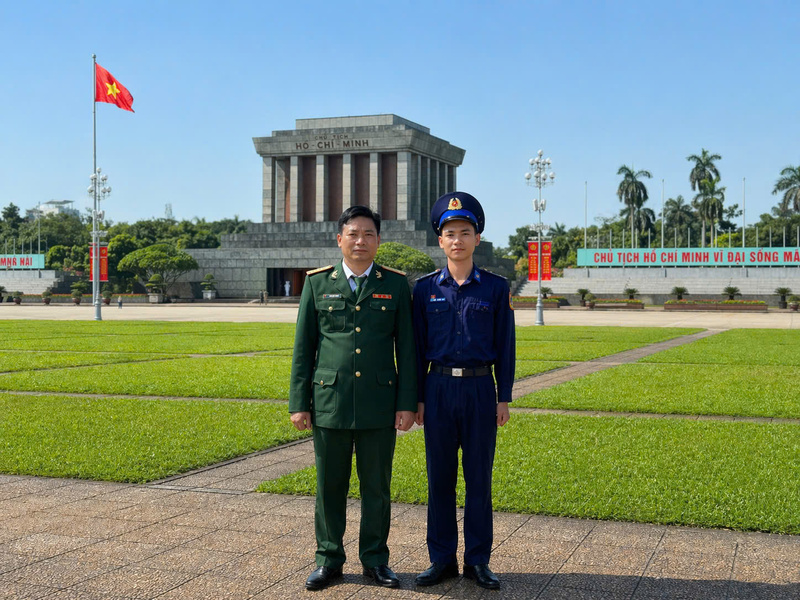 Nối tiếp truyền thống cha ông, viết tiếp những trang sử bình dị mà cao đẹp của người quân nhân cách mạng. Ảnh: Tuấn Anh