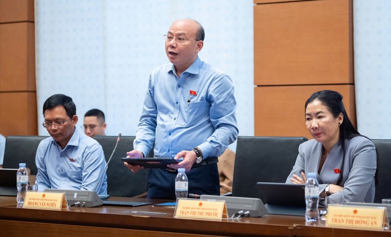 Đại biểu Hoàng Văn Nghĩa (đoàn Quảng Ngãi) cho rằng, chính sách thuế hiện nay đang chuyển từ ưu đãi dàn trải sang đầu tư có trọng tâm, trọng điểm.