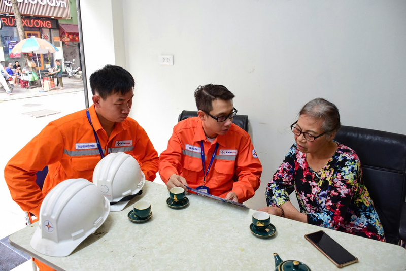 Đội ngũ kỹ thuật viên có tay nghề cao được đào tạo chính quy cung cấp các thông tin chính xác cho khách hàng