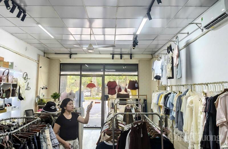 Nhiều cơ sở kinh doanh, hộ gia đình ở Thanh Hoá chung tay tiết kiệm điện vào những dịp cao điểm. Ảnh: Ngô Nhung