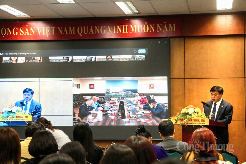 Ông Lê Hoàng Tài- Phó Cục trưởng Cục Xúc tiến thương mại (Bộ Công Thương) phát biểu khai mạc hội thảo xúc tiến với thị trường Liên bang Nga.