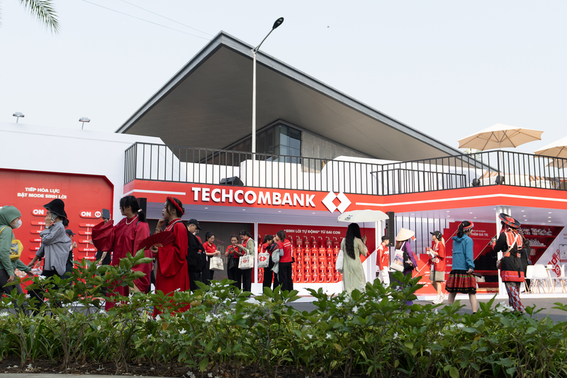Techcombank chiều “Gai Con” hết mực, xoa dịu hội chứng hậu concert - 3
