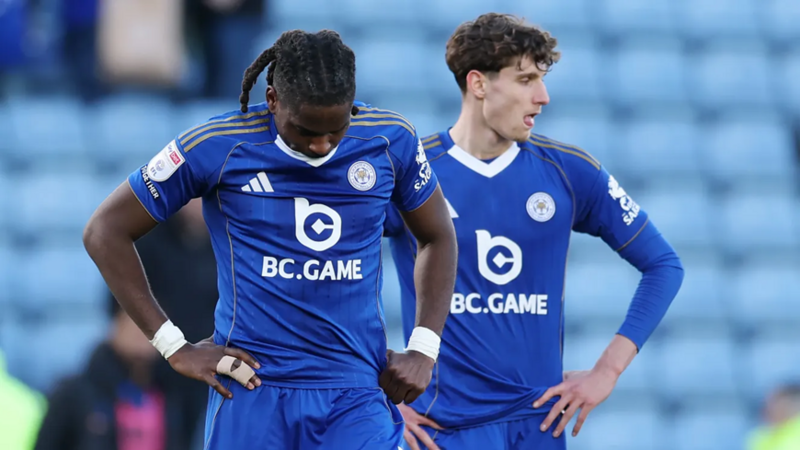 Leicester chính thức xuống giải hạng 3 trước sự ngỡ ngàng của người hâm mộ. Ảnh: AFP.