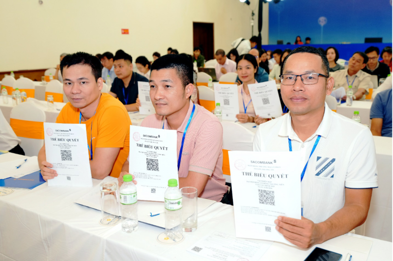 Cổ đông SACOMBANK tham gia biểu quyết tại đại hội