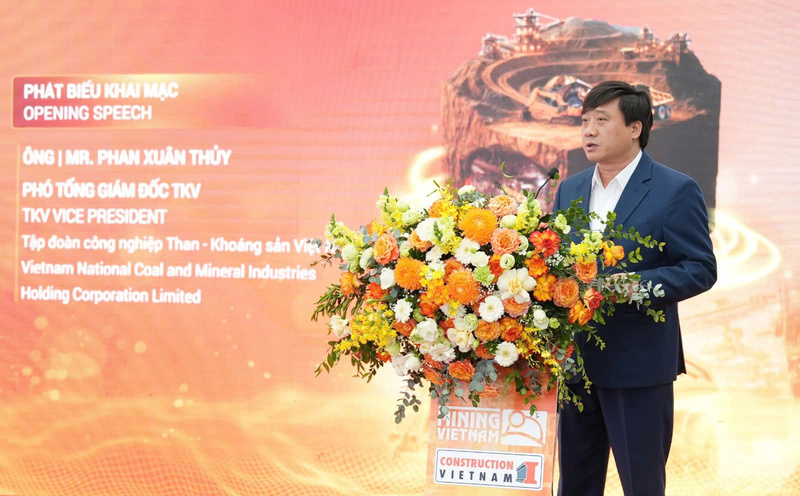 Phó Tổng giám đốc Tập đoàn Phan Xuân Thủy phát biểu tại lễ khai mạc. Ảnh: TKV