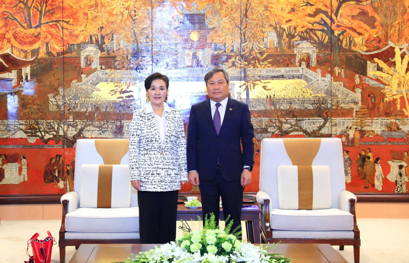 Chủ tịch UBND Thành phố Hà Nội Vũ Đại Thắng đã tiếp và làm việc với bà Kang Kum Sil, Đại sứ Khí hậu môi trường toàn cầu Hàn Quốc.