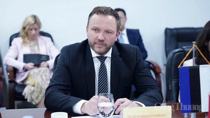 Bộ trưởng Estonia Margus Tsahkna chia sẻ tại buổi làm việc, Ảnh: Diệu Linh