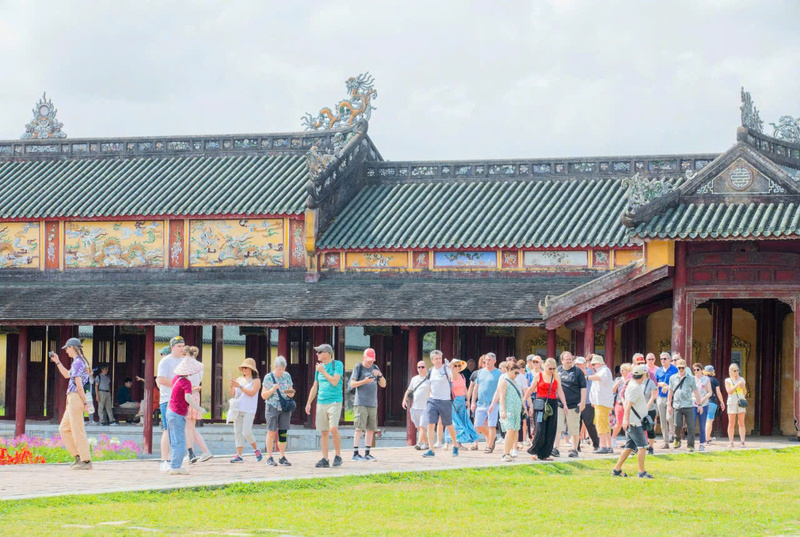 Thành phố Huế tăng cường công tác an ninh, trật tự du lịch; kiểm soát giá cả và an toàn thực phẩm. Ảnh: Nguyễn Tuấn