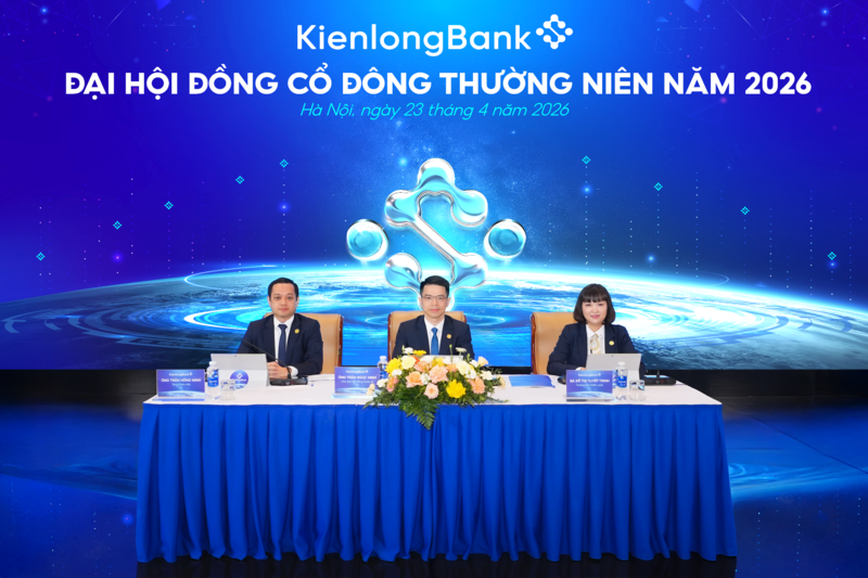 Đoàn chủ tọa điều hành phiên họp ĐHĐCĐ KienlongBank 2026
