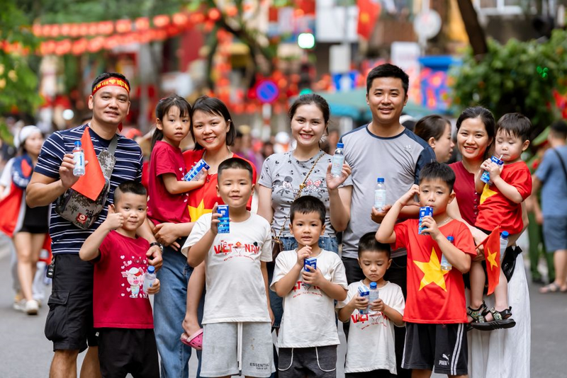 Các thiết kế của Vinamilk mang màu sắc trẻ trung, năng động hướng tới nhóm người tiêu dùng mới (Ảnh: VN).