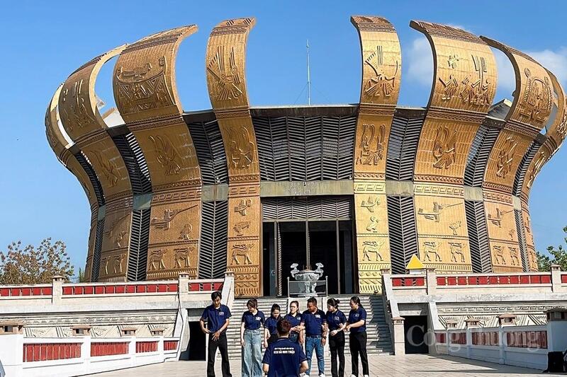 Đền thờ Vua Hùng là điểm được nhiều du khách tham quan tại địa phương.