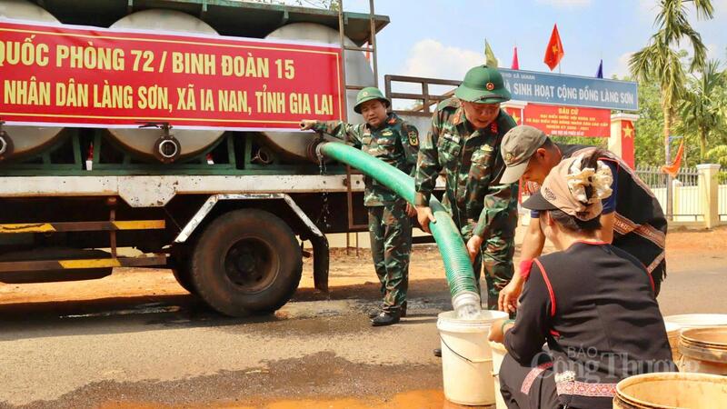 Hoạt động nằm trong chương trình cấp nước sinh hoạt miễn phí cho các hộ dân vùng biên giới bị ảnh hưởng bởi khô hạn.