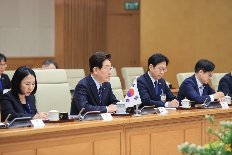 Tổng thống Lee Jae Myung khẳng định tạo điều kiện để doanh nghiệp Việt Nam tham gia sâu hơn vào chuỗi cung ứng toàn cầu của Hàn Quốc - Ảnh: VGP/Nhật Bắc