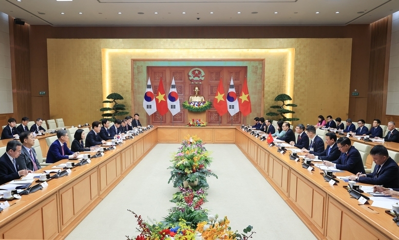Hai nhà lãnh đạo bày tỏ vui mừng về những bước phát triển sâu rộng của quan hệ Việt Nam - Hàn Quốc sau gần 35 năm kể từ khi thiết lập quan hệ ngoại giao, trong đó khẳng định hai nước là một trong ba đối tác thương mại lớn nhất của nhau - Ảnh: VGP/Nhật Bắc