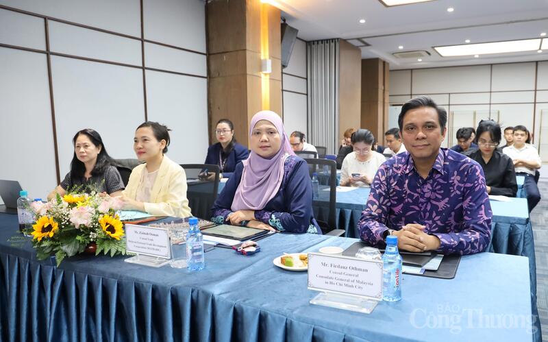 Đại biểu tham dự sự kiện.