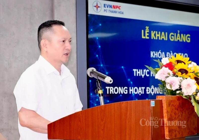 Ông Hoàng Hải - Giám đốc Công ty Điện lực Thanh Hóa phát biểu khai mạc. Ảnh: Ngọc Huyền