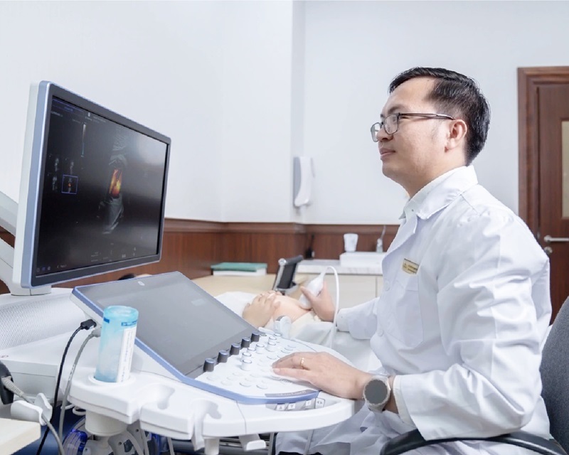 BSCKII Võ Tá Sơn có kinh nghiệm chuyên sâu thực hiện các ca can thiệp bào thai phức tạp.