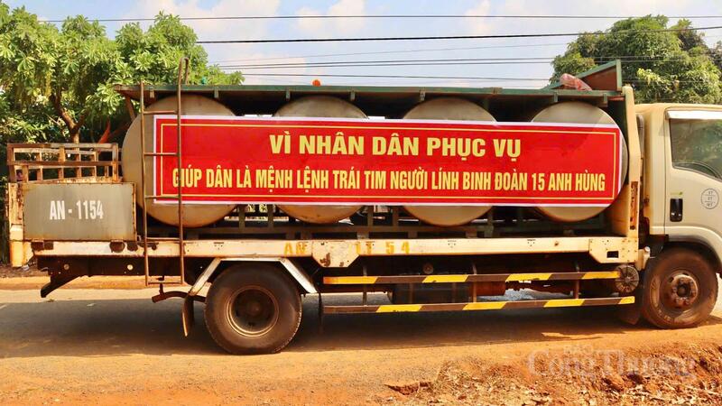 Gia Lai: Bộ đội chở nước tới tận làng, 'giải hạn' cho người dân vùng biên - 5