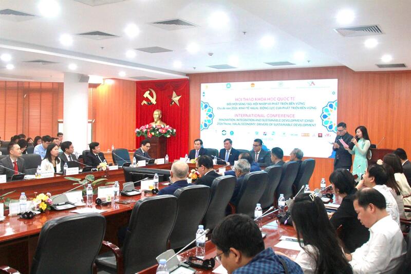 Tại Hội thảo khoa học quốc tế Đổi mới sáng tạo, hội nhập và phát triển bền vững với chủ đề “Kinh tế Halal: Động lực của phát triển bền vững”, các chuyên gia đánh giá cao tiềm năng của thị trường Halal Việt Nam. Ảnh: TH