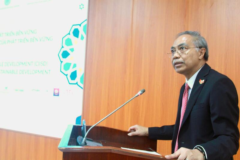 Đại sứ Đặc mệnh toàn quyền Cộng hòa Indonesia tại Việt Nam phát biểu tại Hội thảo khoa học quốc tế Đổi mới sáng tạo, hội nhập và phát triển bền vững với chủ đề “Kinh tế Halal: Động lực của phát triển bền vững”. Ảnh: TH