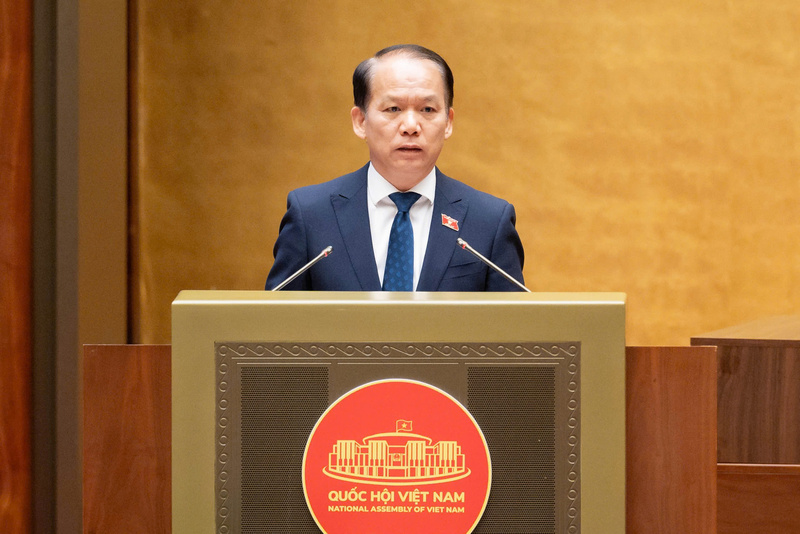 Bộ trưởng Bộ Tư pháp Hoàng Thanh Tùng trình bày Báo cáo về việc tiếp thu, giải trình và chỉnh lý dự thảo Luật.