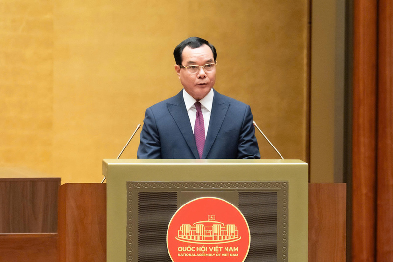 Bộ trưởng Bộ Dân tộc và Tôn giáo Nguyễn Đình Khang trình bày Báo cáo tiếp thu, giải trình và chỉnh lý dự thảo Luật Tín ngưỡng, tôn giáo (sửa đổi)