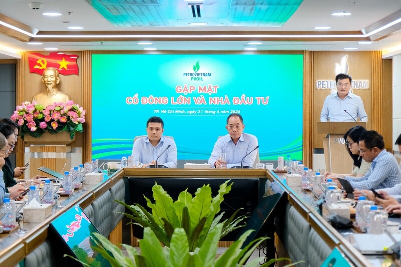 Ông Đỗ Mạnh Bình, Phó Tổng Giám đốc PVOIL báo cáo Kết quả SXKD năm 2025, 4 tháng đầu năm 2026 và kế hoạch SXKD năm 2026. Ảnh: PVOIL