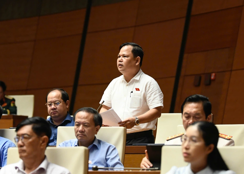 Đại biểu Nguyễn Duy Thanh (đoàn Cà Mau) kiến nghị nâng ngưỡng doanh thu chịu thuế lên 3 tỷ đồng.