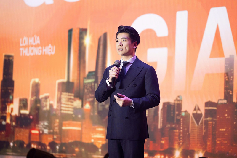 Phó Chủ tịch HĐQT kiêm Phó Tổng giám đốc SHB Đỗ Quang Vinh phát biểu tại đại hội