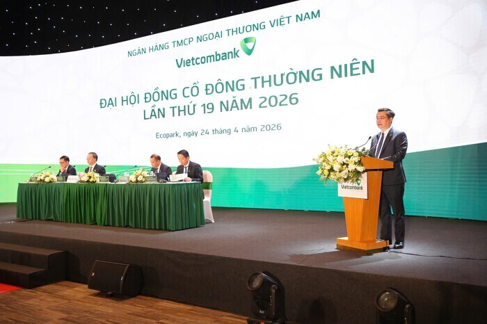 Chủ tịch HĐQT Vietcombank Nguyễn Thanh Tùng báo cáo tại ĐHĐCĐ thường niên 2026.