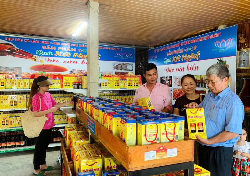 Mỗi ngày, các làng nghề của Cửa Lò bán hàng trăm lít nước mắm