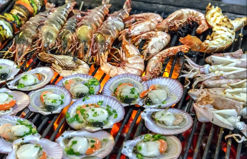 Các loại hải sản tươi sống được chế biến đơn giản