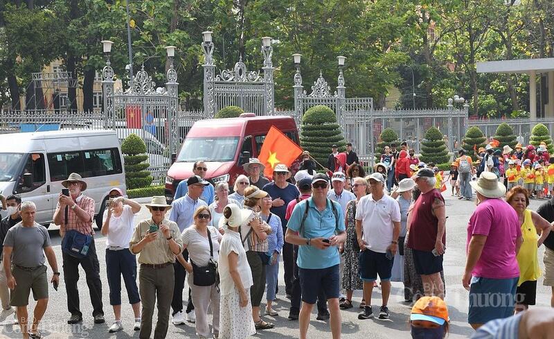 Các tour theo hướng chuyên đề gắn với lịch sử, giá trị văn hoá đang thu hút đông đảo sự quan tâm của du khách.