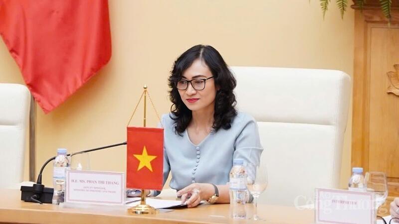 Thứ trưởng Phan Thị Thắng trao đổi các nội dung công việc trong lĩnh vực mở cửa thị trường sản phẩm nông sản, sở hữu trí tuệ. Ảnh: Diệu Linh