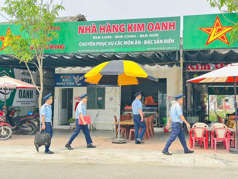 Chi cục QLTT tỉnh Hà Tĩnh chủ động triển khai kế hoạch kiểm tra, giám sát chặt chẽ việc chấp hành các quy định pháp luật trong kinh doanh. Ảnh: Thành Đô