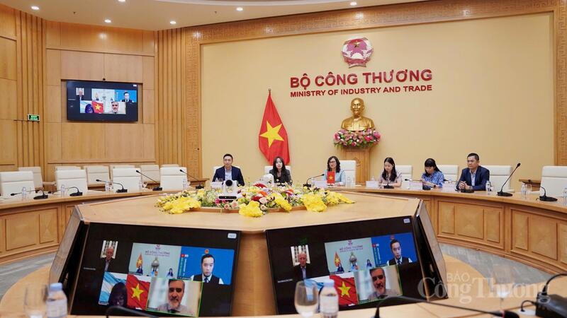 Thứ trưởng Phan Thị Thắng họp trực tuyến với Quốc vụ khanh Argentina. Ảnh: Diệu Linh