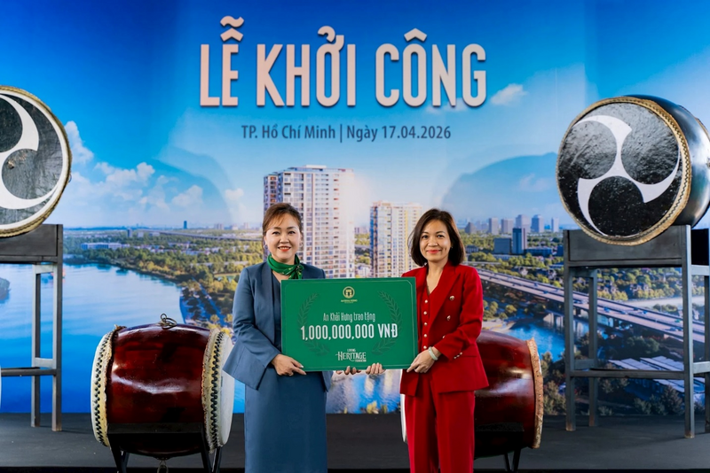 Tại lễ khởi công, đại diện An Khải Hưng cũng trao tặng 1 tỷ đồng cho Living Heritage Foundation, nhằm lan tỏa giá trị sống minh triết và tinh thần “An trú - Thịnh vượng” hướng tới các thế hệ tương lai.