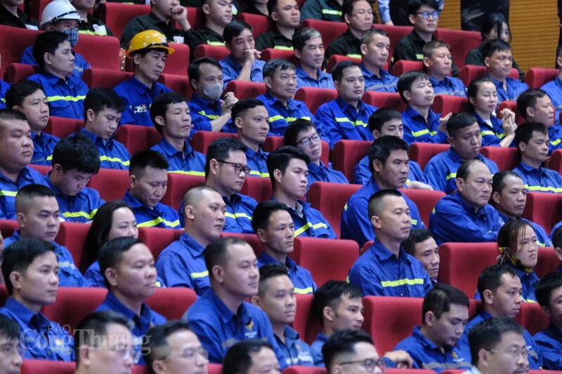 Đội ngũ công nhân tại tỉnh Quảng Ninh tham dự buổi lễ