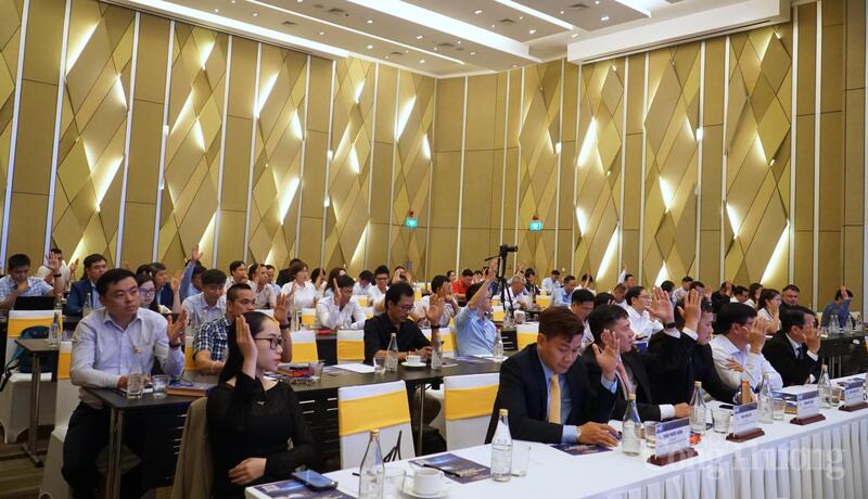 Các đại biểu biểu quyết thông qua Nghị quyết Đại hội Hiệp hội Logistics TP. Đà Nẵng lần thứ I, nhiệm kỳ 2026 - 2031.