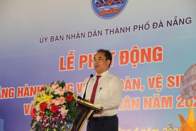 Phó Chủ tịch UBND TP. Đà Nẵng Trần Anh Tuấn phát biểu tại Lễ phát động Tháng hành động về an toàn, vệ sinh lao động và Tháng Công nhân năm 2026 trên địa bàn TP. Đà Nẵng. Ảnh: Bình An
