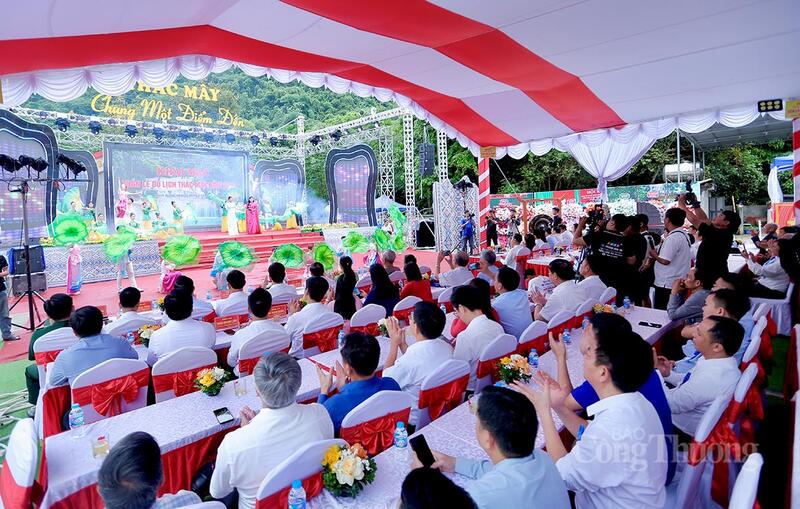 Toàn cảnh buổi lễ khai mạc Tuần lễ Du lịch Thác Mây năm 2026 với chủ đề “Thác Mây - Chung một điểm đến”. Ảnh: Ngô Nhung