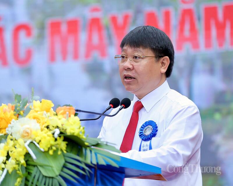 Ông Lê Huy Dương - Chủ tịch UBND xã Thạch Quảng phát biểu tại buổi lễ. Ảnh: Ngô Nhung