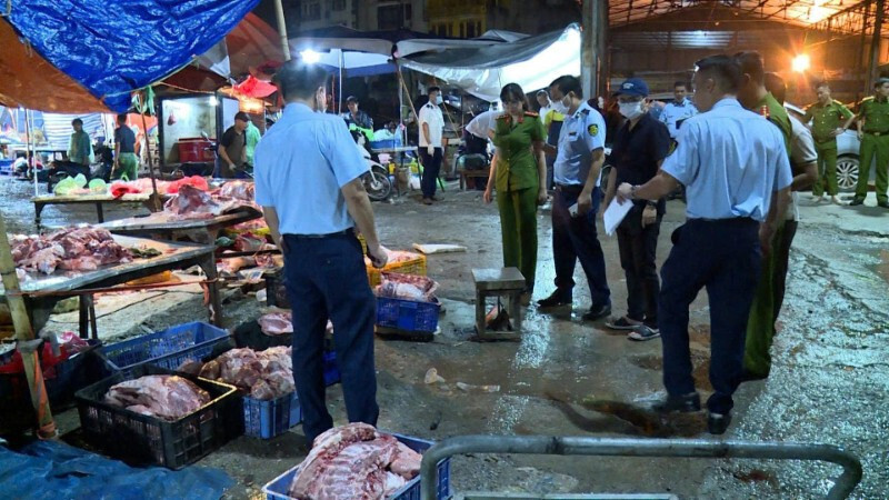 Hà Nội yêu cầu siết chặt kiểm soát giết mổ, kinh doanh động vật đảm bảo an toàn thực phẩm trên địa bàn thành phố. Ảnh: Trần Hiền