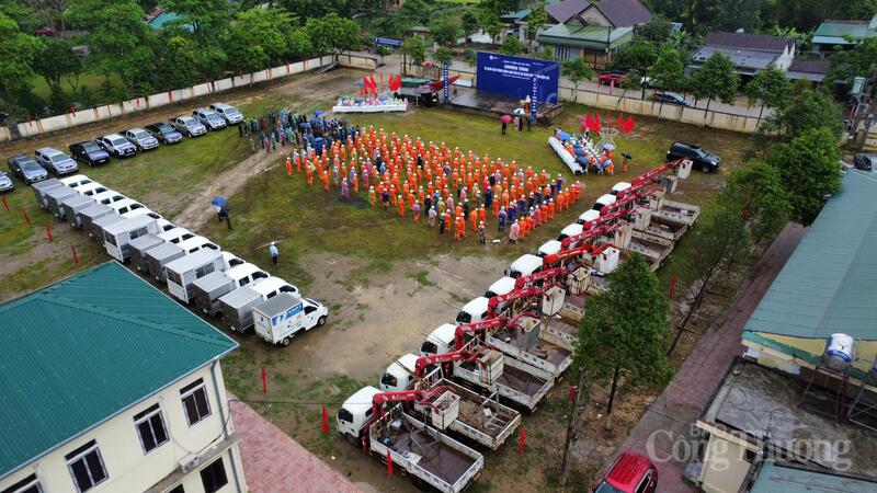 Toàn cảnh buổi phát lệnh ra quân tổng lực giải phóng hành lang bảo vệ an toàn lưới điện năm 2026.