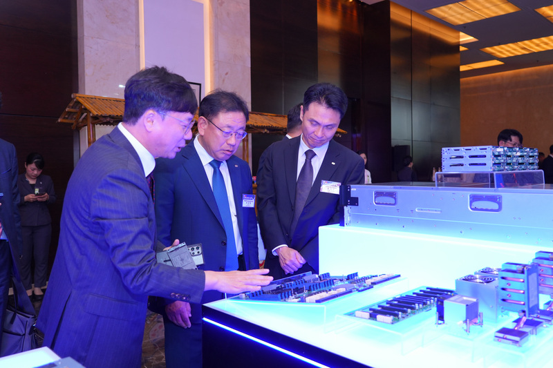 Máy chủ AI “made in Vietnam” mang thương hiệu NST được Tập đoàn Công nghệ G-Group giới thiệu tại Diễn đàn Kinh tế Việt Nam - Hàn Quốc.