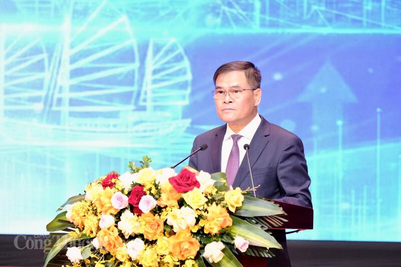 Chủ tịch UBND tỉnh Quảng Ninh Bùi Văn Khắng.